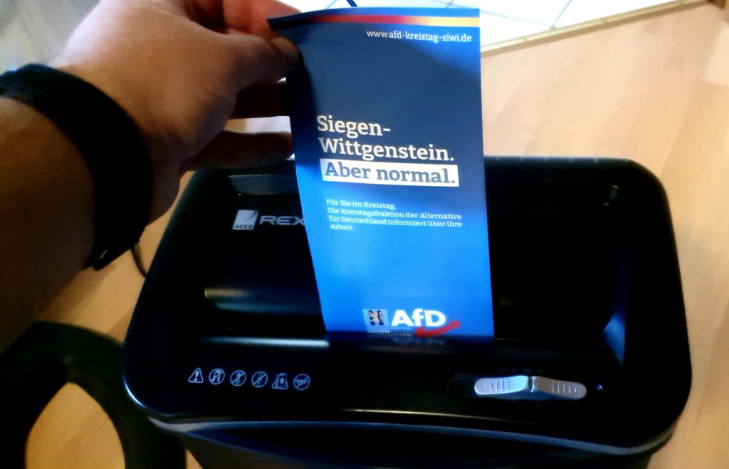 AFD Flyer in Schredder